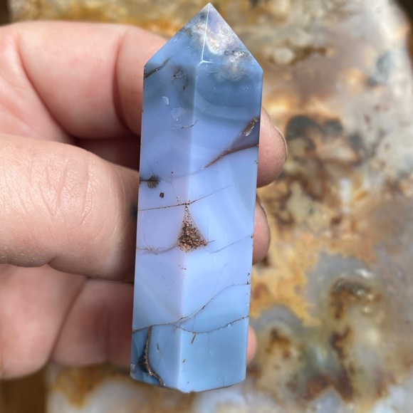 Beautiful blue flower agate tower - Picture 3 of 3
